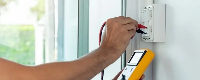 contratar um eletricista profissional